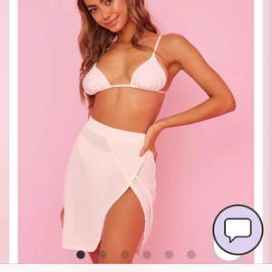 Säljer denna strand kjolen från Nelly med Bianca ingrosso! Fick hem idag men fick dubbelt så helt ny! Den är vit och super fin! Den är helt slutsåld på hemsidan i alla storlekar! Super fin och skön! Kom privat för mer frågor. Köparen betalar frakten 💗