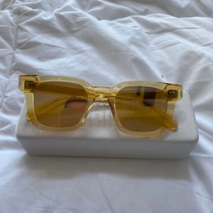 Chimi 004 - Säljer mina chimi glasögon i modellen 004. Dom säljs inte längre och är i fint skick. Bara fråga om du har frågor💞