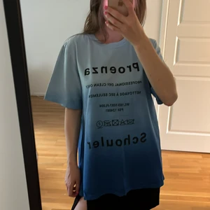 T-shirt från Proenza Schouler - Cool t-shirt från Proenza Schouler. I mycket bra skick. Nypris 1300kr. 