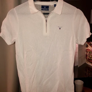 Piké Gant, storlek xs  - Piké med dragkedja från Gant, storlek xs. Använd 1 gång, så väldigt bra skick!