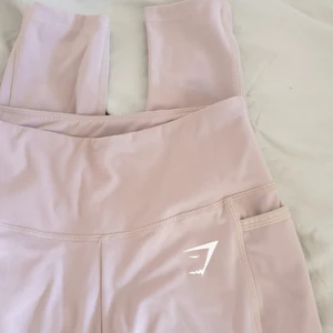 Gymshark tights storlek S - Gymshark träning tights i storlek s med fickor. Bra skick. Kan skickas annars finns i Malmö💌