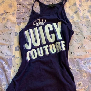 Juicy Couture Topp - Juicy Couture Topp i storlek M men jag tkr den sitter som en S 💗