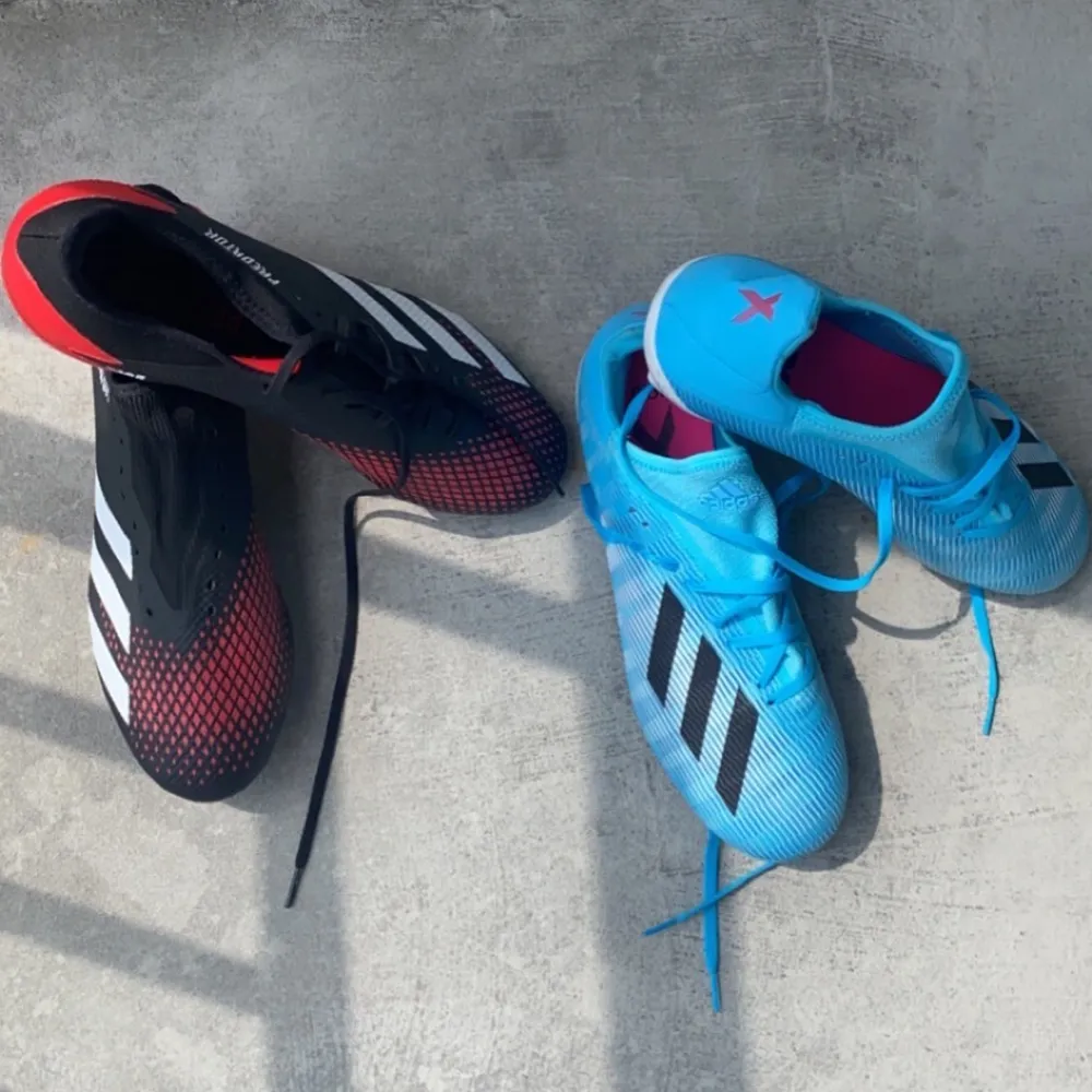  Adidas X blå: Väldigt fint skick, syns dock lite smuts på sidan men har använt de 2ggr Pris: 800kr  Adidas Predator Svart röd: Ser ut som nya, finns skosnöre för båda Pris: 800kr  Båda fotbollsskorna är i storlek: 45 men passar bra för de med storlek 44 . Skor.