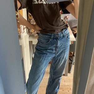 Jeans - Assnygga jeans, nästan helt nya🙌🙌🙌