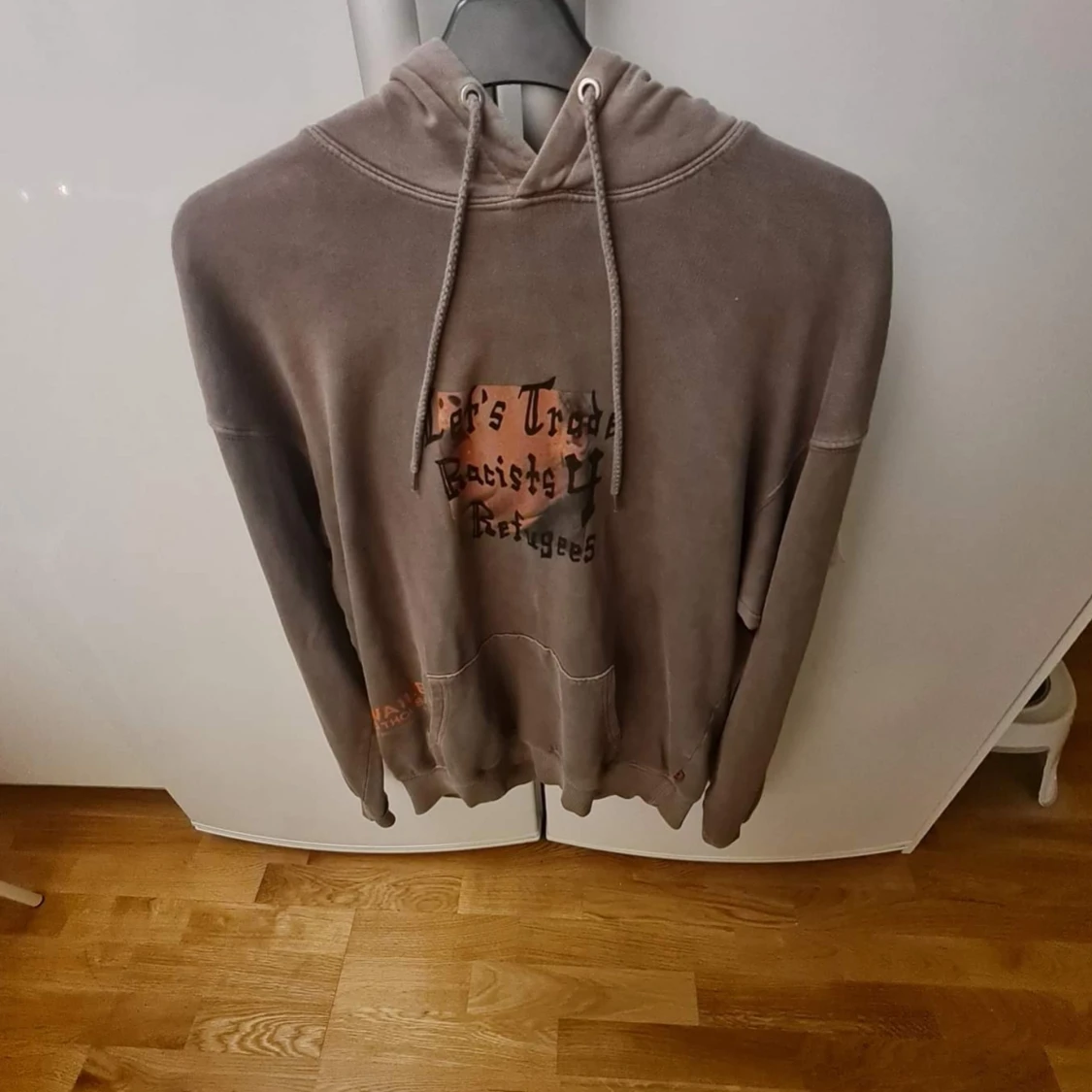 Brun hoodie från Valient