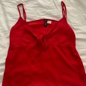 Topp - Fin topp som jag aldrig använt, köpt för längesen på hm💕 i priset ingår frakt🤩