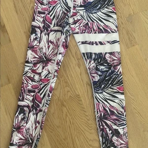 Stronger tights  - Knappt använda, jättefint skick, storlek S.