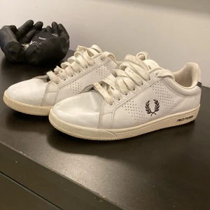 FRED PERRY 42 - Strl 42 material skinnjackan 