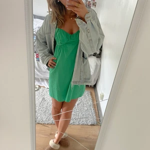 Zara klänning - Jättefin grön zara klänning knappt använd❤️