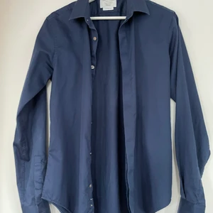 Slimfit skjorta - Använd ett fåtal gånger. Bra skick