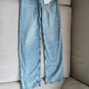 High Waits straight jeans med 5 fickor Nyskick aldrig använda med prislapp kvar