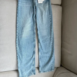 Jeans - High Waits straight jeans med 5 fickor Nyskick aldrig använda med prislapp kvar