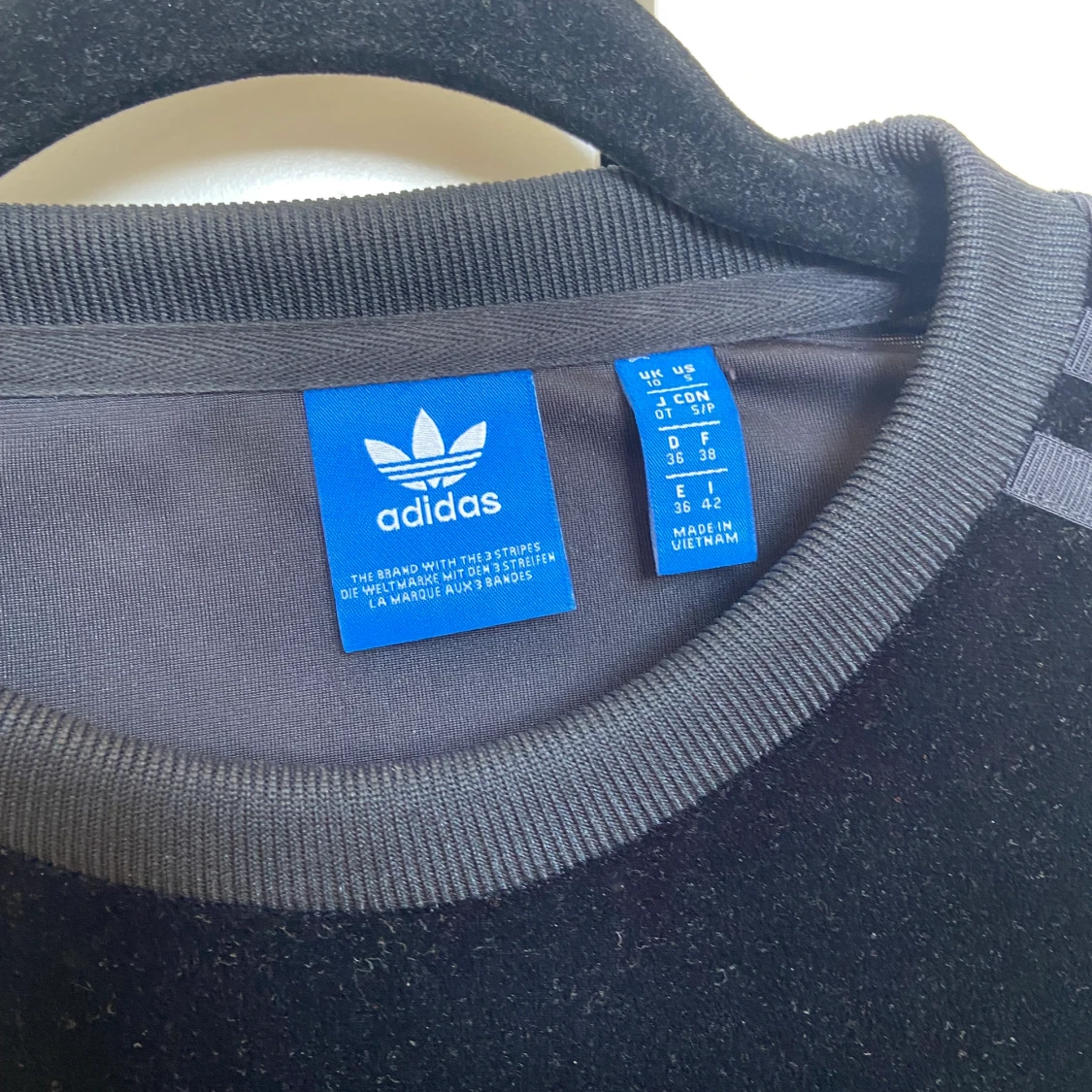 Adidas lite croppad tröja - 91