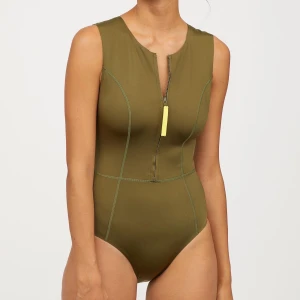 Khaki-grön baddräkt  - Storlek 40, fint skick