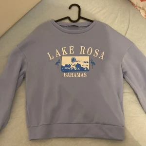 En tröja  - En tjock tröja med teddybjörnstyg inuti från Shein i storlek S