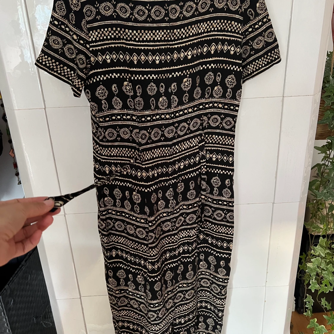 Mönstrad Svart Klänning - 90