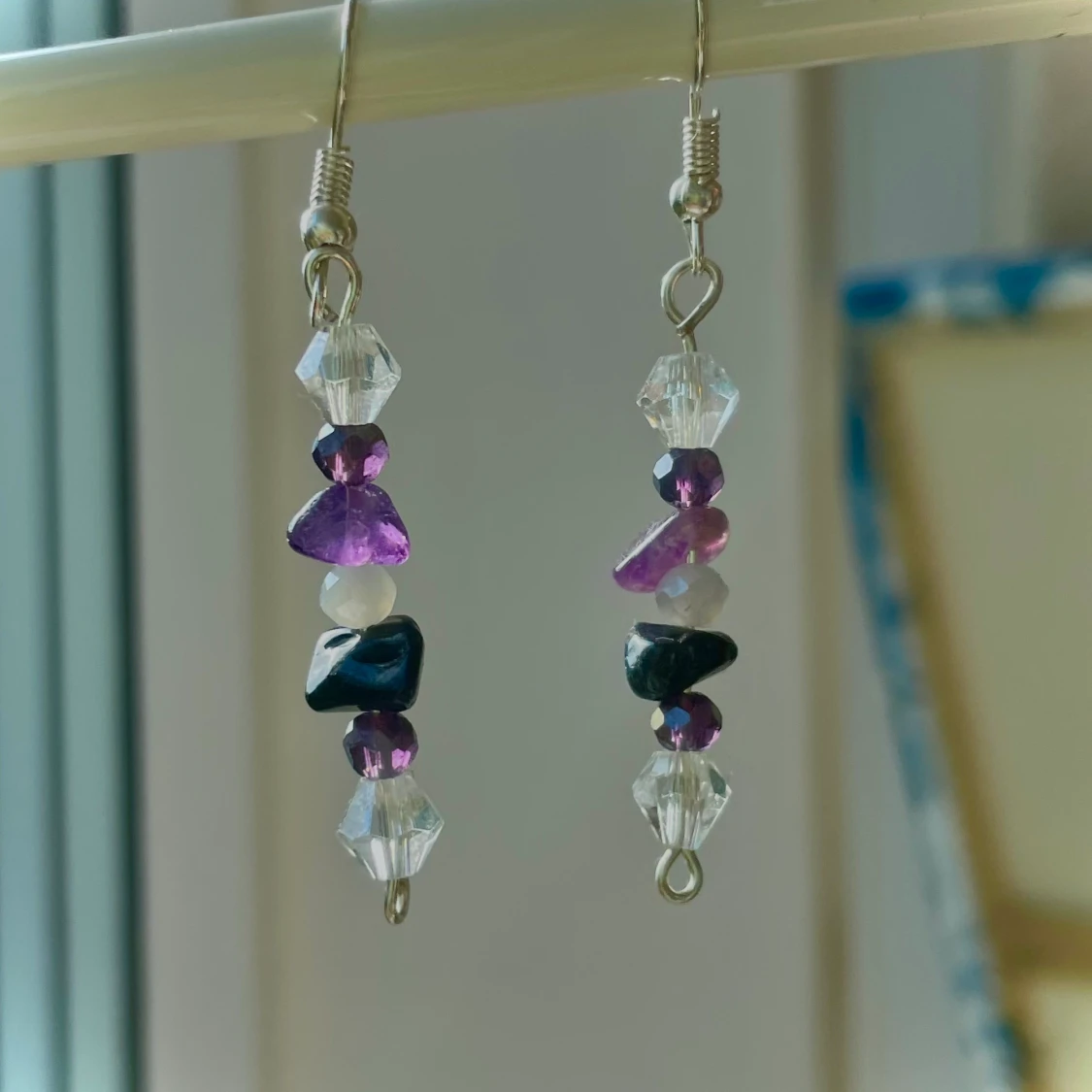 Ametist och obsidian ΓΆrhΓ€ngen av sterling silver