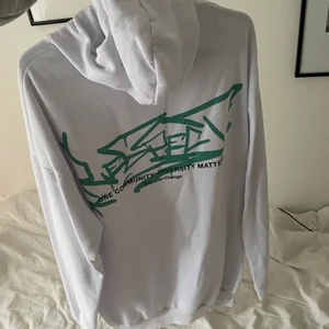 vit Hoodie med tryck - Hoodie med coolt tryck❤️‍🔥