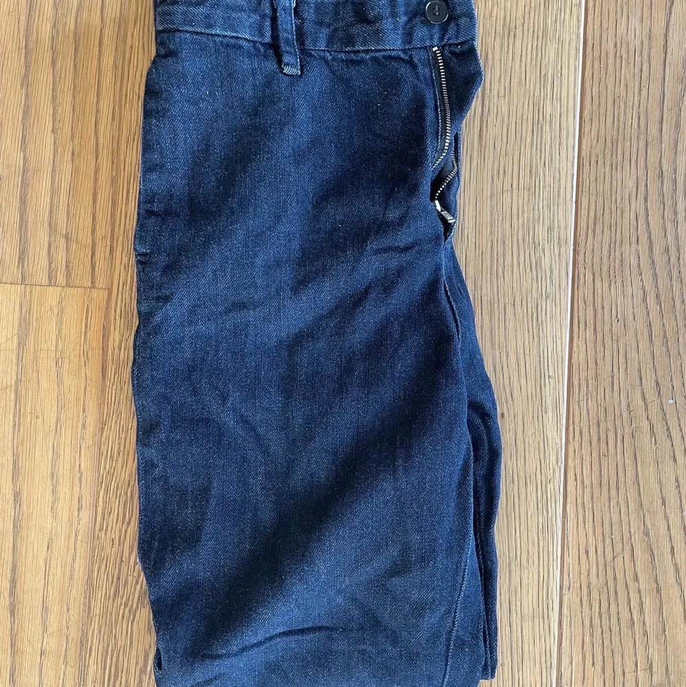 Mörkblåa jeans från Weekday. Storlek S Bra kvalitet och inga skador.  Skriv för fler bilder eller frågor🙌🏼. Jeans & Byxor.