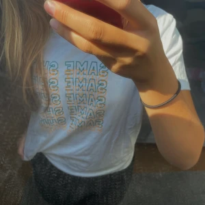 NA-KD top - Super skön t-shirt från NA-KD med tryck på framsidan 🧡🧡 