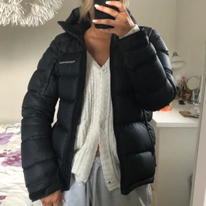 Peak performance jacka - Peak performance jacka i modell ”frost down”. Nypris: 4000kr. Storlek XS. Som i nyskick, skriv privat för fler bilder eller frågor💓