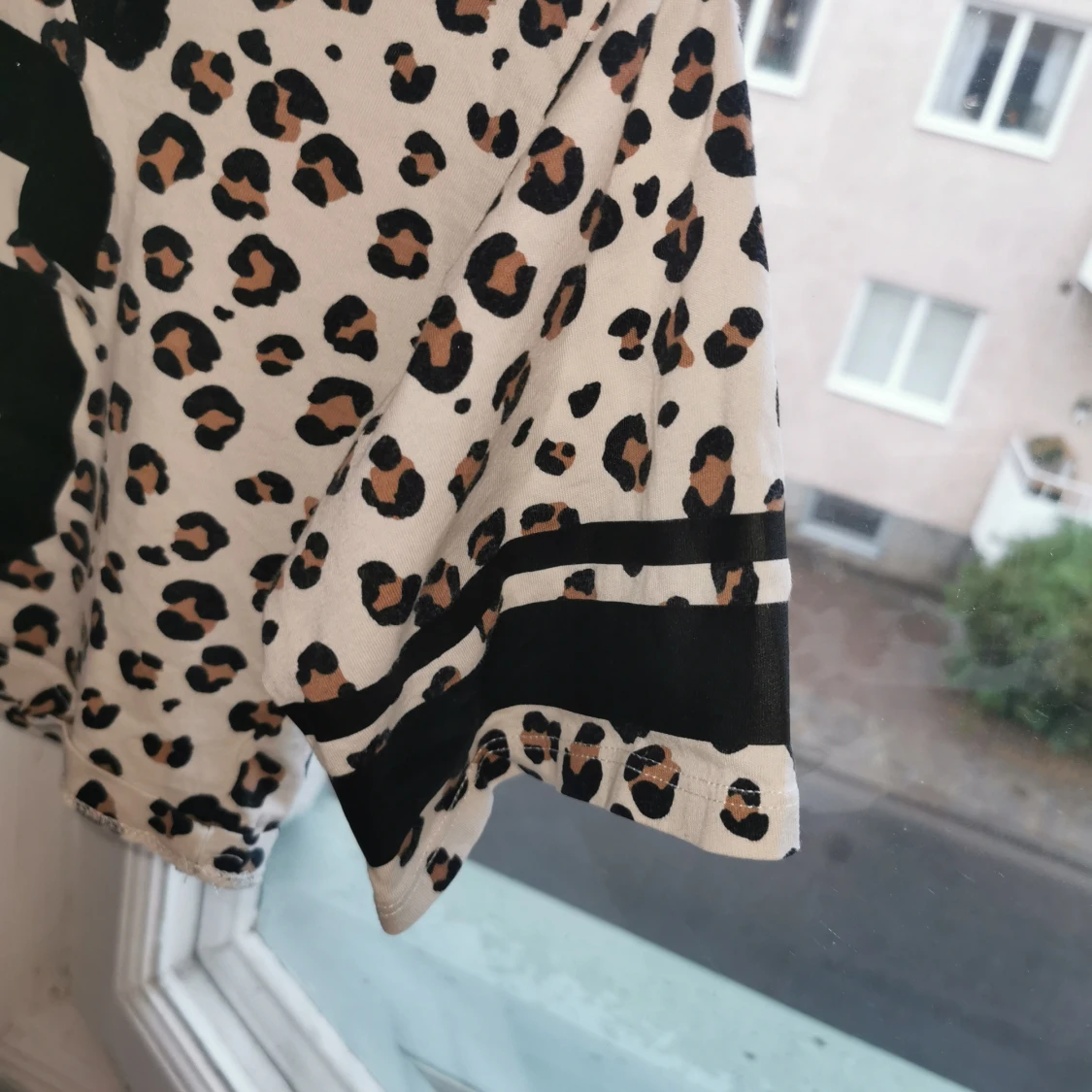 Hm croppad t-shirt storlek 134-140 8-10år! - 91