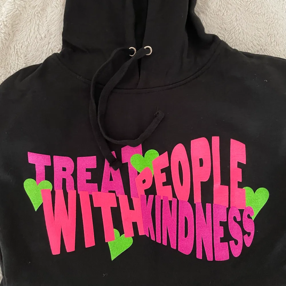 En limited edition TPWK hoodie i storlek Small (oversized). Aldrig använd och köpt på Harry’s hemsida.. Hoodies.