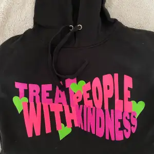 En limited edition TPWK hoodie i storlek Small (oversized). Aldrig använd och köpt på Harry’s hemsida.