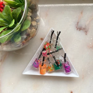 Berlocker fruktdrinkar - Fina berlocker i form av en fruktdrink! Jättesöta att ha som t.ex örhängen. Har 11 st inne. 3 kr st! 