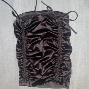 Kjol - Bilden är upp och ned vänd