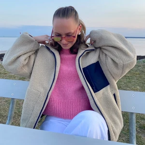 & Other stories  - Populära teddyjackan från & Other Stories i storlek M. Nypris 1300