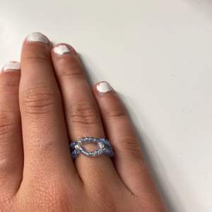 En ring i bra kvalite både fin att ha på vintern och sommaren!😊