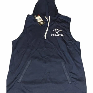 Ny Under Armour Project Rock träningslinne str XL  - Tränings Linne från Under Armour Project Rock i funktionsmaterial med luva Fraktfritt Strl XL Ny pris 749kr