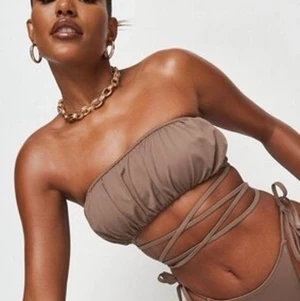 Överdel och underdel från Missguided  - Säljer bikini överdel och underdel. Överdelen i storlek 34 och underdelen i storlek 36. Helt nya, endast testade! 180kr för båda!