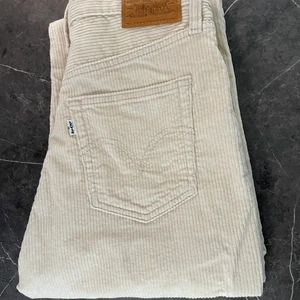 Levis Ribcage  - W28L29 endast provade då det blev fel storlek.