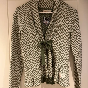 Odd Molly kofta - Sparsamt använd och därav i mycket fint skick. Vid köp tillkommer frakt! 