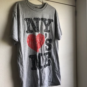 T-shirt - Häftig T-shirt i stl M!!  