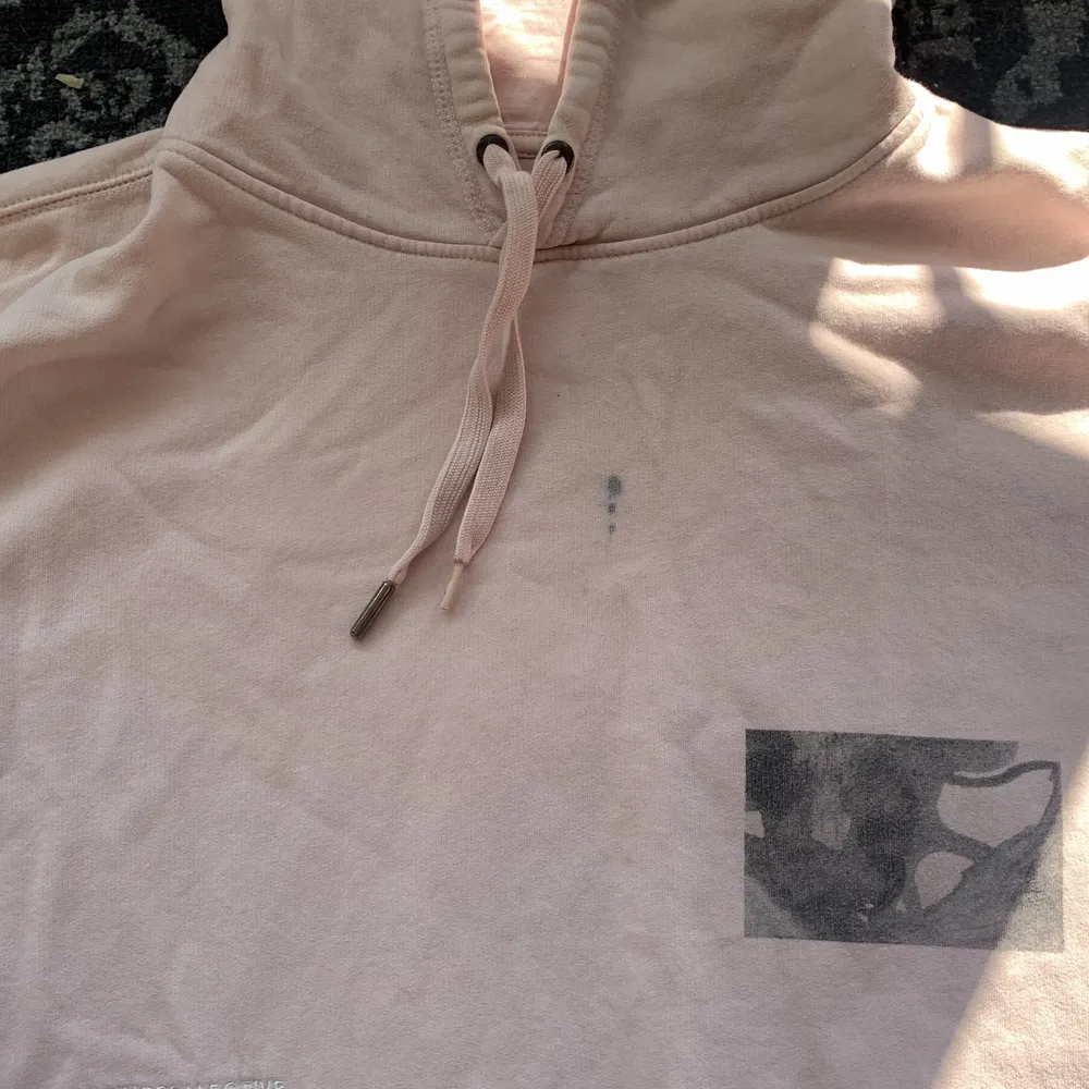 Ljusrosa Poetic Hoodie Nypris 900kr Storlek M Frakt ingår☺️  . Hoodies.