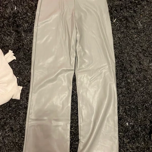 Bootcut byxor  - Väldigt fina byxor från Nelly tyvärr använder jag inte dom då de blivit för små 