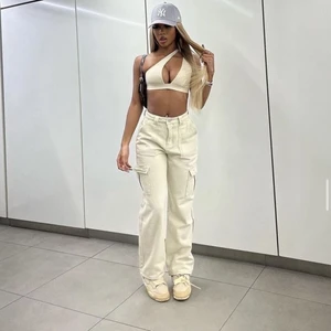 Cargo byxor  - Så snygga cargobyxor! Säljer pga att dem tyvärr inte passade:( i storlek 36 men passar nog 34 också❤️ OBS första bilden är inte själva byxorna, bara liknande.