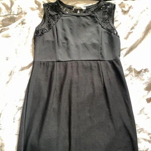 Klänning  - Svart fin klänning