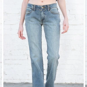 Brandy jeans - Jeans från brandy melville, aldrig använda. Kom privat för fler bilder :) pris plus frakt. Tror frakten blir 79 eller 99kr om du inte kan mötas då. Massa intresserade så skriv ett pris över 200 du kan köpa för :)