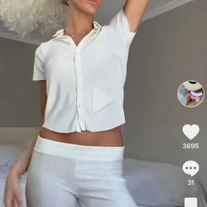 Manchester kitt! - Helt nytt kitt från Boohoo i tunt manchesters tyg, typ silke imitation. Säljer pga det inte går att returnera! 🤍säljer båda delarna