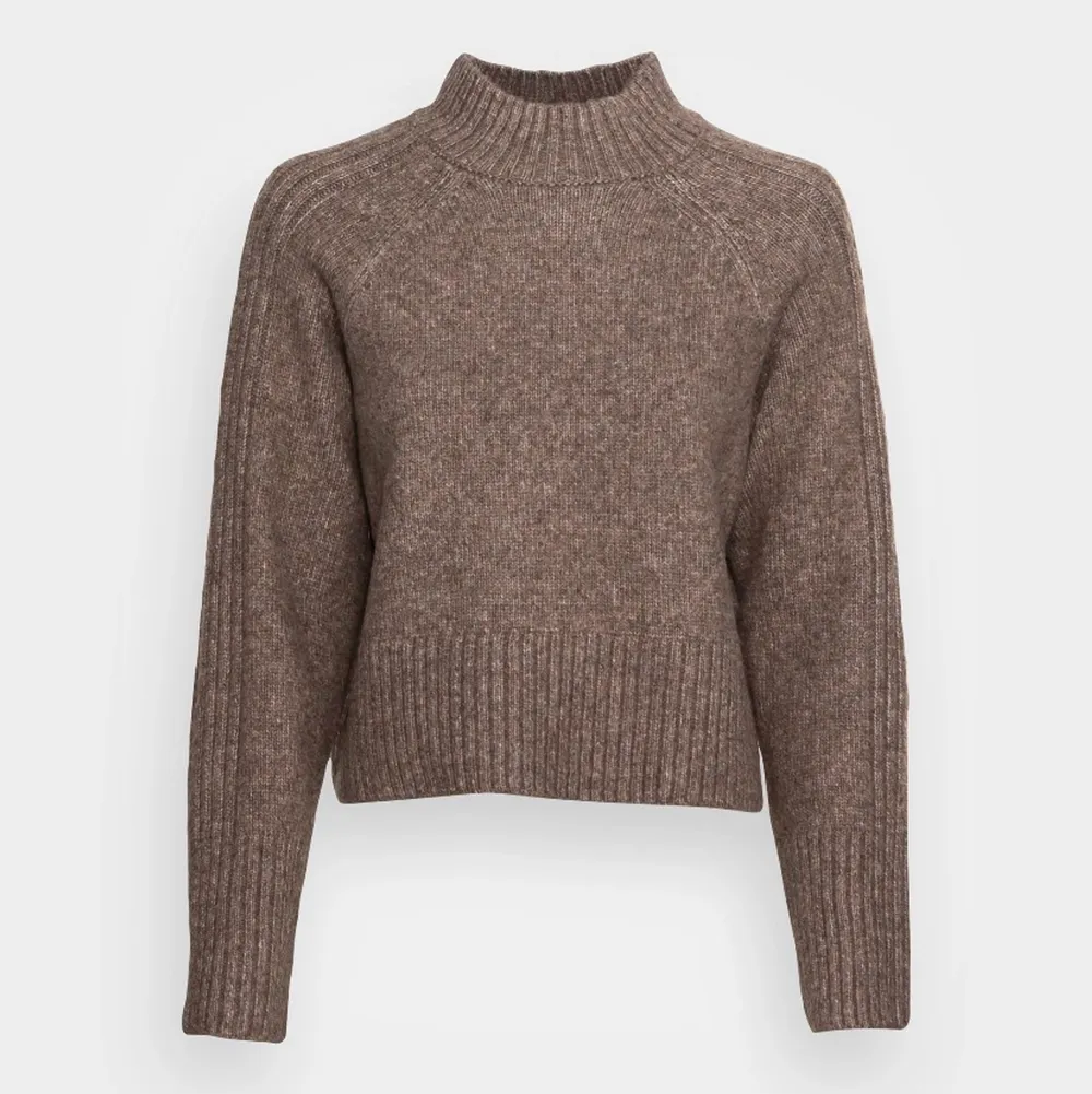 Bruna stickad tröja från Zalando ⭐️ perfekt nu till hösten ⭐️ använd ett fåtal gånger så i bra skick💙 200+frakt . Stickat.