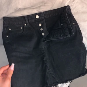 Jeanskjol  - Nästintill oanvänd jeanskjol från Ginatricot