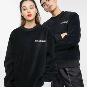 Sweatshirt i fleece  - säljer pga utrensning, tröjan är i bra skick, köpt för något år sedan! Skriv för bilder irl