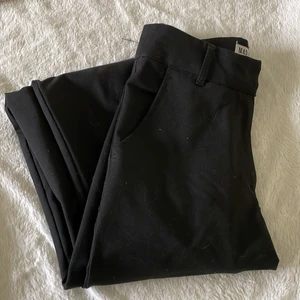 Perfect suit pants madlady - Kostymbyxor köpt från madlady, Nyskick och inga nåppor. Nypris 549kr