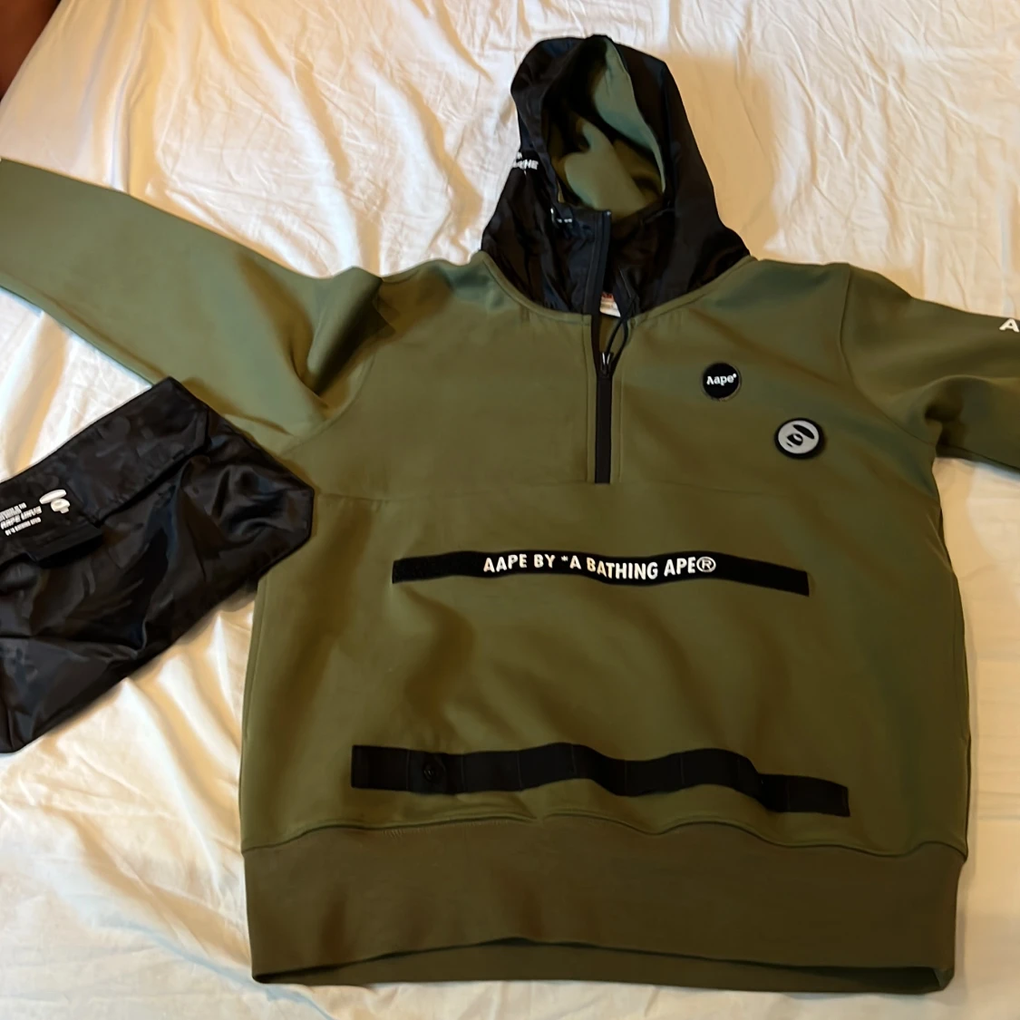 Säljer en Aape hoodie  - 91