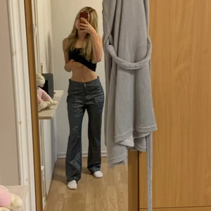 Cargopants - Cargopants, storlek M, jag är vanligtvis en XS så på mig sitter dom rätt stort! Frågor på dm! Spårbar frakt!