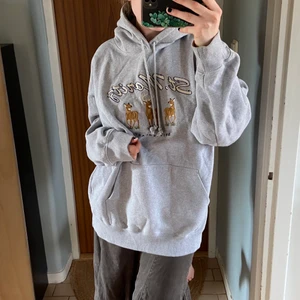 Hoodie - Universums mysigaste enorma hoodie! Älskar den men behöver verkligen plats i garderoben :( möts i Stockholm eller skickar mot fraktkostnad ❤️‍🔥